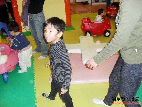 Lucas见路人拍摄